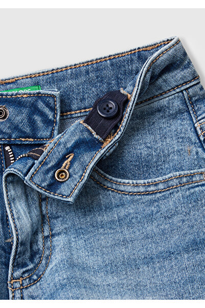 United Colors of Benetton Kız Çocuk Açık Denim Taş Yıkama Logo İşlemeli Streç Denim Şort