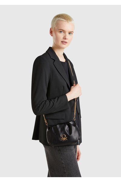 United Colors of Benetton Γυναικείο πορτοφόλι με λουράκι με αλυσίδα με μαύρο εφέ Napa 3D λογότυπο