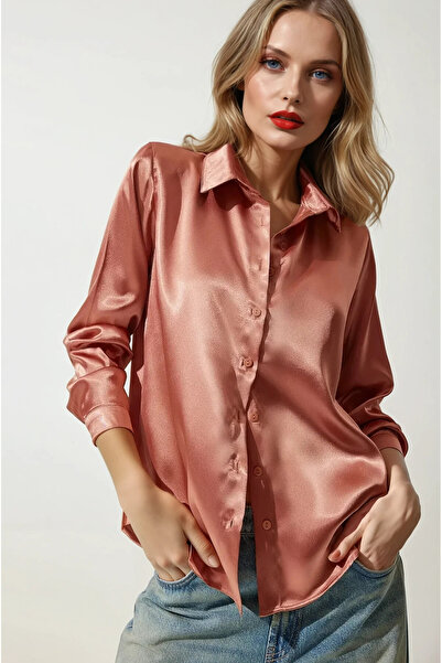 hazelin Γυναικείο πουκάμισο με ελαφριά ριχτάρια κανέλας με σατέν επιφάνεια HZL22W-BD139641