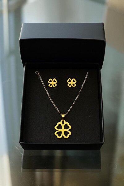 VATESTUGE مجموعة قلادة وأقراط من البرسيم – مجوهرات من الفولاذ باللون الذهبي