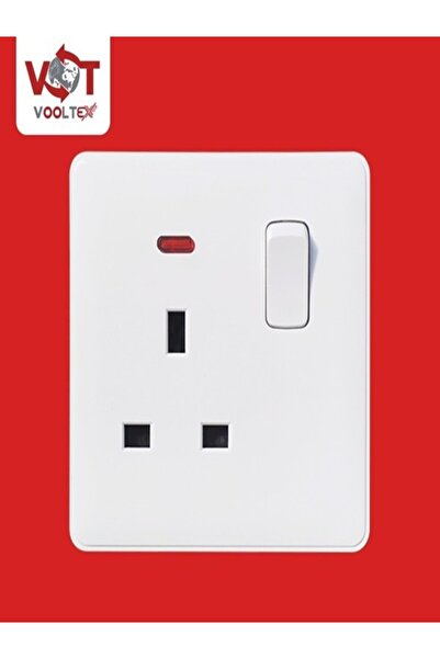 Vooltex فيش 13 امبير مع مفتاح ابيض كلاسيك من فولتكس