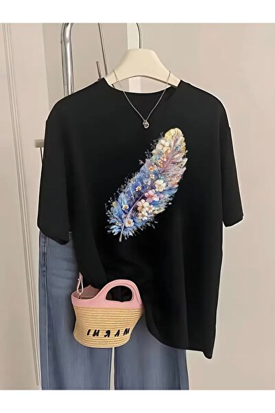 Deocept تي شيرت برقبة دائرية كبيرة الحجم مطبوع عليه ريش بتصميم زهري