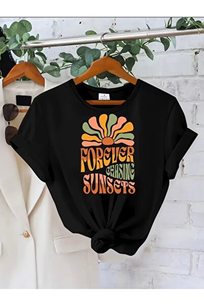 Deocept تي شيرت برقبة دائرية مطبوع عليه FOREVER CHASING SUNSETS مقاس كبير