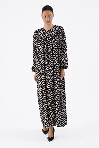Mihvera Rochie de mărime mare cu modele geometrice alb-negru