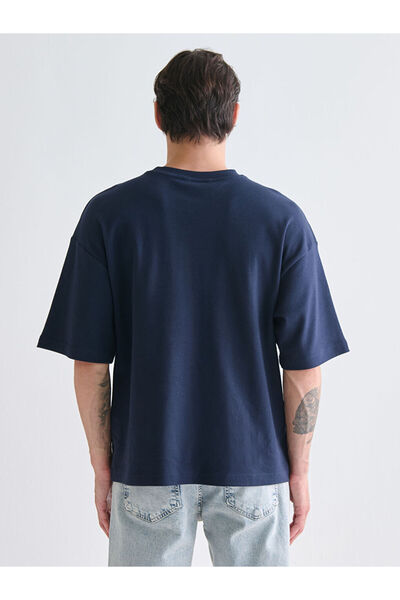 LC Waikiki Λαμπερές επιλογές από το Shining Store |   Ανδρικό μπλουζάκι με λαιμόκοψη