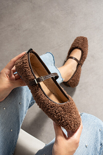 BirEylül Shoes حذاء راقصة الباليه من الفرو مع خوذة شتوية للنساء من ماري جين