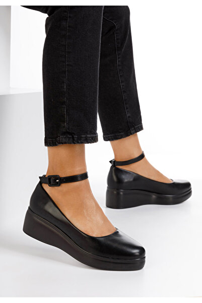 B T Shoes Černé dámské polobotky na platformě Evelyne