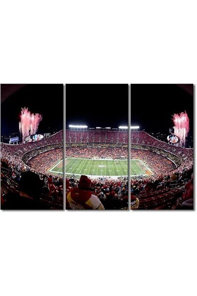 Today Idea لوحة فنية جدارية لملعب كرة قدم من تصميم Today Idea