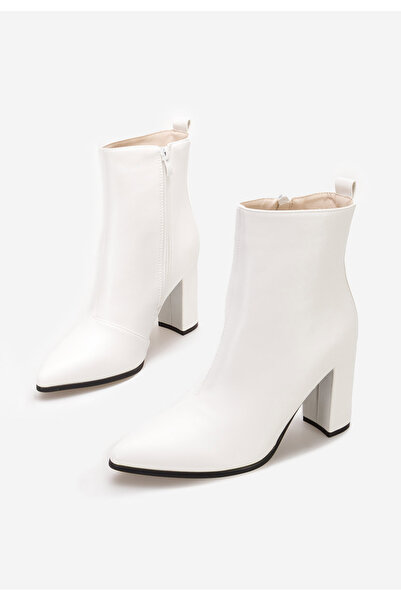 B T Shoes Bílé kotníkové boty na podpatku Adalina