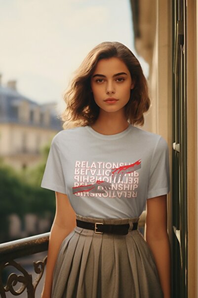 ArtYus تي شيرت نسائي/للفتيات برقبة دائرية وأكمام قصيرة مطبوع عليه "العلاقة بين الفتيات"