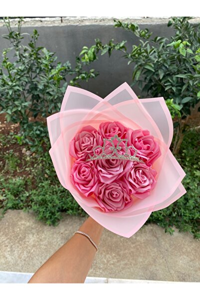 PARSÇİÇEK 7 Li Prenses Buketimiz Dogum Gunu Özel Gunlerinizi Taçlandıracak Taçlı Simli Yapay Gül Buketimiz