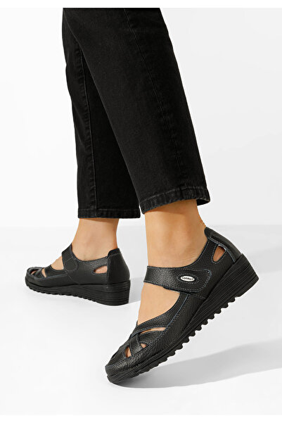 B T Shoes Černé baleriny na klínku Simisa