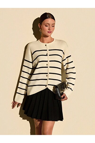 meday Clothing Κρεμ μαύρη ριγέ πλεκτή ζακέτα με κουμπιά – Κομψή & κλασική