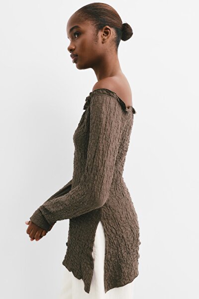 Pull & Bear Kırışık görünümlü açık omuzlu top