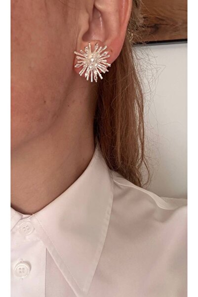 Esmeray Aksesuar Vip Seri Gümüş Renk 925 K Gümüş Kaplama Zirkon Taş ve İnci Detaylı Tasarım Küpe En Boy 2 cm.