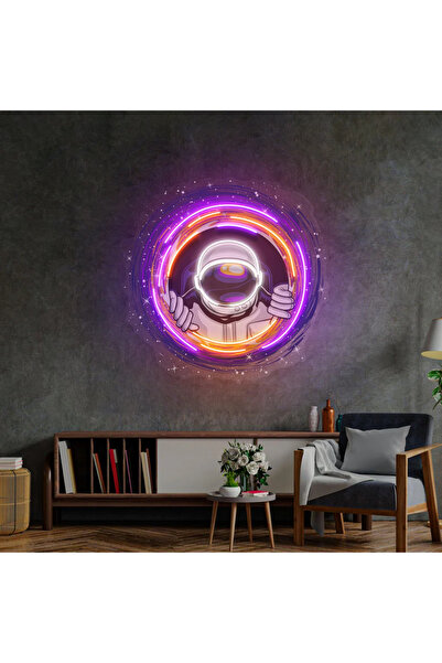 Karadelik Arasından Bakan Astronot Neon Led