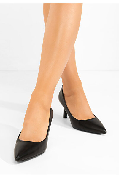 B T Shoes Leurina black thin heel shoes