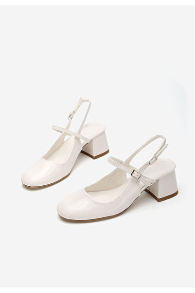 B T Shoes Bílé lesklé lodičky Korlia