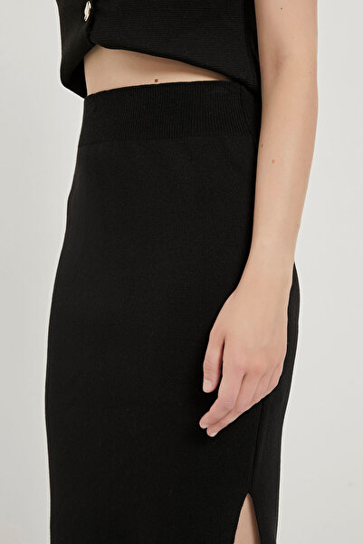 Arma Life Women's Basic Slit Black Midi Length Knit Skirt