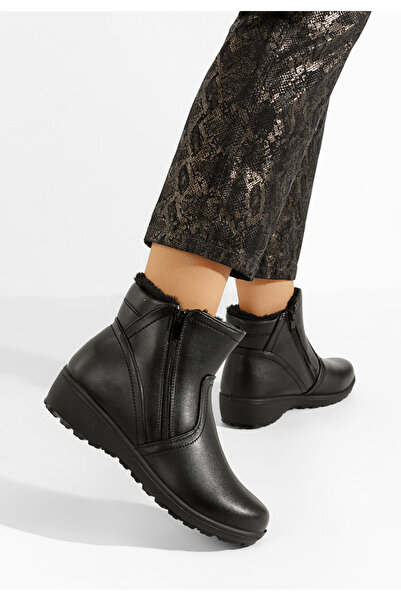 B T Shoes Černé kotníkové zimní boty Lesara