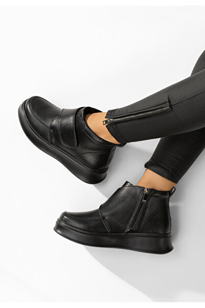 B T Shoes Γυναικεία δερμάτινα μποτάκια Jerrica Μαύρα