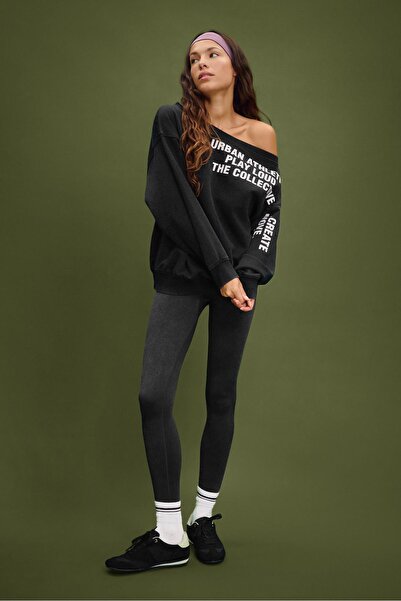 Stradivarius سويت شيرت مطبوع بتأثير باهت