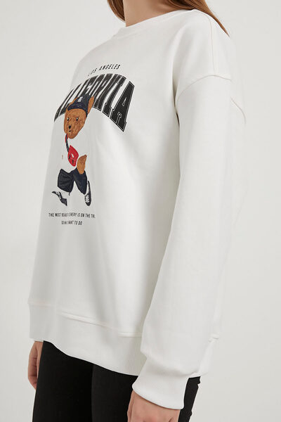 Arma Life Women's Printed Crew Neck Oversize White Sweatshirt