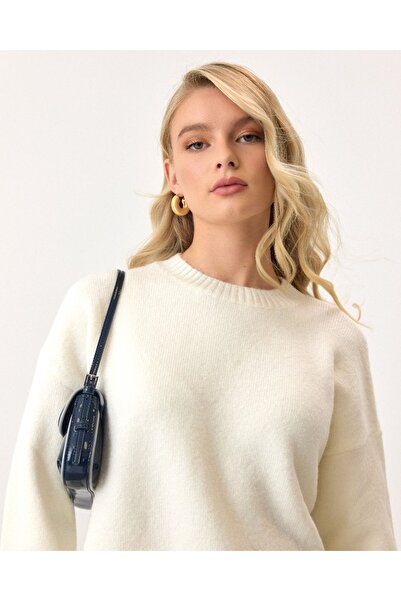 AÈC PRIVÈ Women's Soft Sweater with a Beard 7777