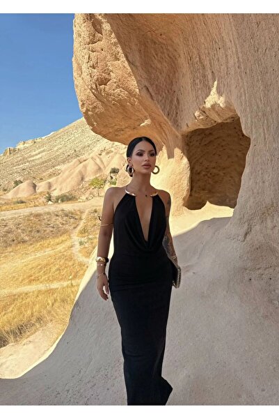 aytenli Μακρύ φόρεμα με λαιμόκοψη σε σχήμα V, ανοιχτή πλάτη, πλαϊνό κορδόνι, πλαϊνό σκίσιμο, επένδυση και αξεσουάρ από χυτό χρυσό Degaje