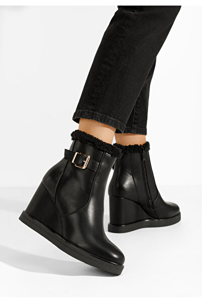 B T Shoes Черни боти на платформа Biancca