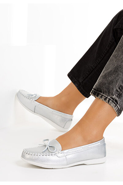 B T Shoes Strieborné kožené mokasíny dámske Regna