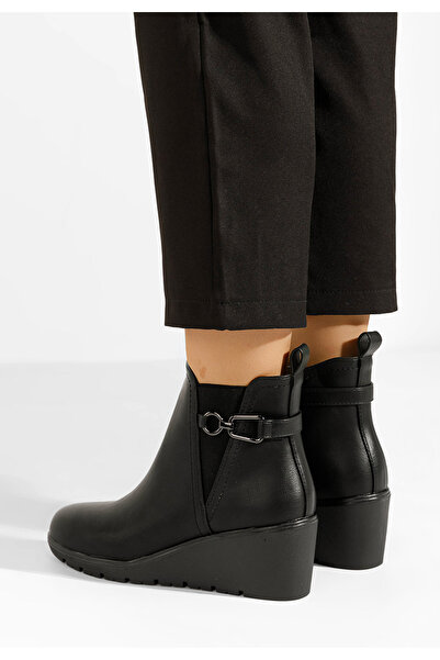 B T Shoes Černé kotníkové boty na klínku Ostara