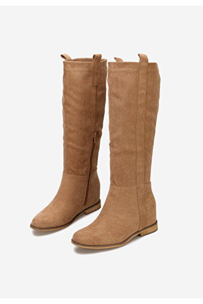 B T Shoes Camelové kozačky na klínku Lanella