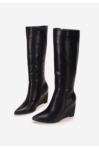 B T Shoes Černé kozačky na klínku Enania