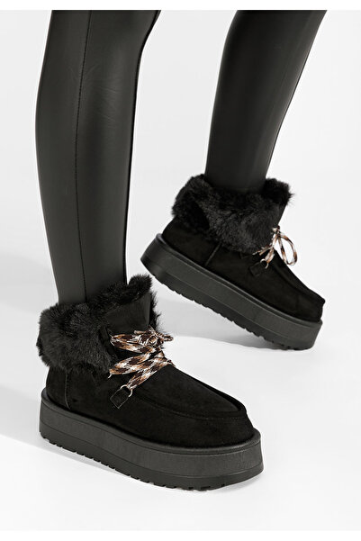 B T Shoes Černé kotníkové kozačky na platformě Aseva