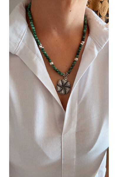 by özllem Floral Motif Design Glass Bead Necklace