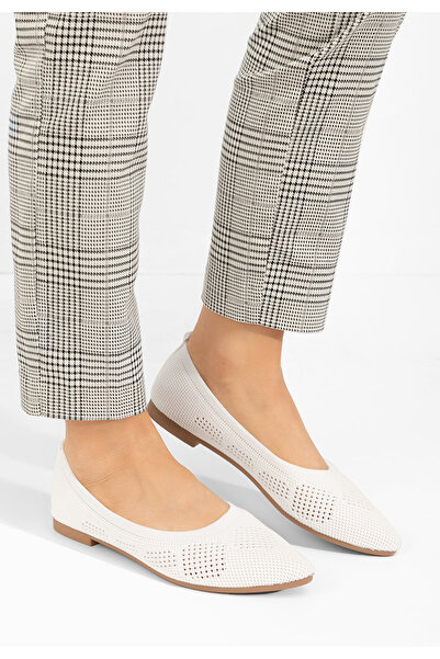 B T Shoes Bílé dámské baleríny Letysia