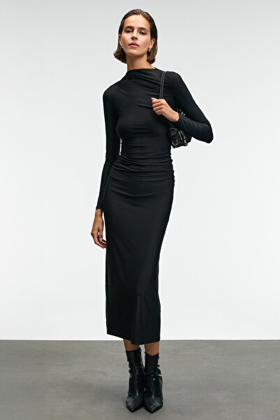 GRIMELANGE EFLOUR Kadın Dik Yakalı Büzgü Detaylı Esnek Kumaşlı Uzun Siyah Elbise