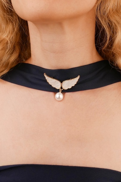 Stelart ve İncili Melek Kanadı Broş