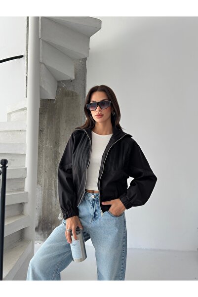 Femistik سترة بومبر أصلية للنساء بتفاصيل مطوية باللون الأسود