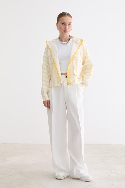 LEVURE سترة بقلنسوة مخططة باللون الأصفر