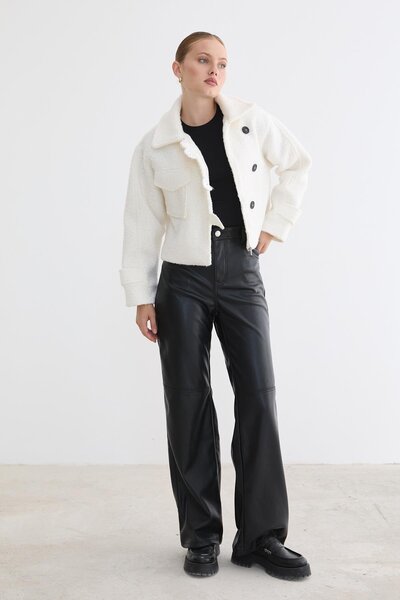 LEVURE Ön Düğmeli Cep Detaylı Kısa Mont EKRU