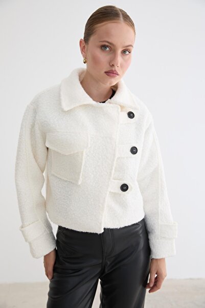 LEVURE Ön Düğmeli Cep Detaylı Kısa Mont EKRU