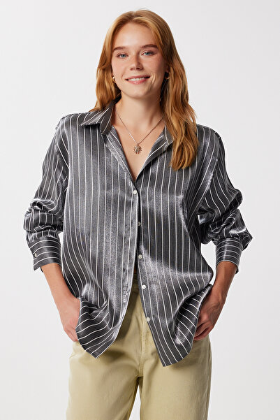 Happiness İstanbul Women's Light Green Striped Glitter Satin Surface Shirt Fz00005