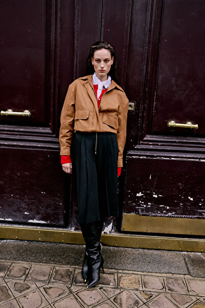 Trendyol Collection Dark Burgundy Limited Edition Tie Detailed Fitted Striped Shirt Twoaw26Go00047