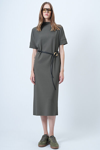 Trend Alaçatı Stili Γυναικείο Πλεκτό Φόρεμα Χακί με ψηλό γιακά και κοντό μανίκι με ζώνη μεσαίου μήκους ALC-X14634