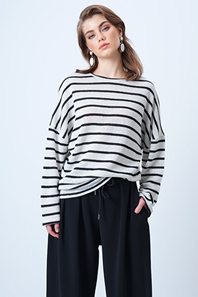 Trend Alaçatı Stili Women's Ecru Black Crew Neck Striped Batwing Sleeve Wide Cut Knitwear Blouse Alc-X14392