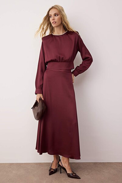 Trendyol Modest Σετ βραδινό φόρεμα με λεπτομέρεια από πέτρα από σατέν υφαντό φόρεμα-μπλούζα TCTAW26DB00001