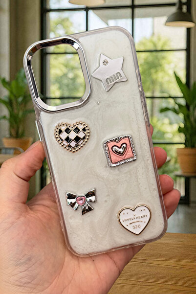 Vip Case iPhone 16 Uyumlu Epoksili 3D Figürlü Kalpli Kurdelalı Parlak Şık Moda Kılıf