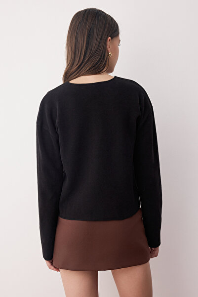 Trendyol Collection Black Soft Surface Button Crew Neck Knitted Jacket Twoaw26Ce00010